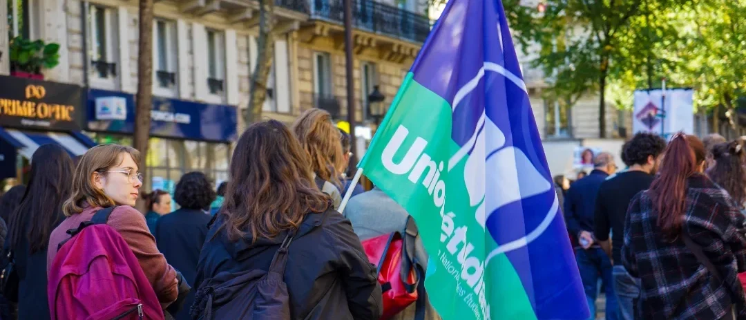 Drapeaux lors d'une manifestation