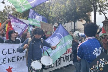 Des syndicalistes de l'Union Étudiante sont mobilisé·es à Paris le 2 octobre contre l'austérité, Macron et son monde !
